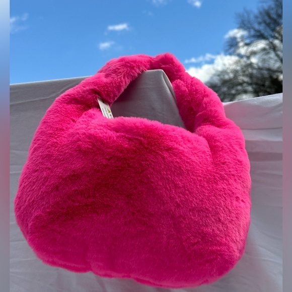 3 AM‎ Forever pink fuzzy shoulder bag- NWOT - Picture 4 of 5